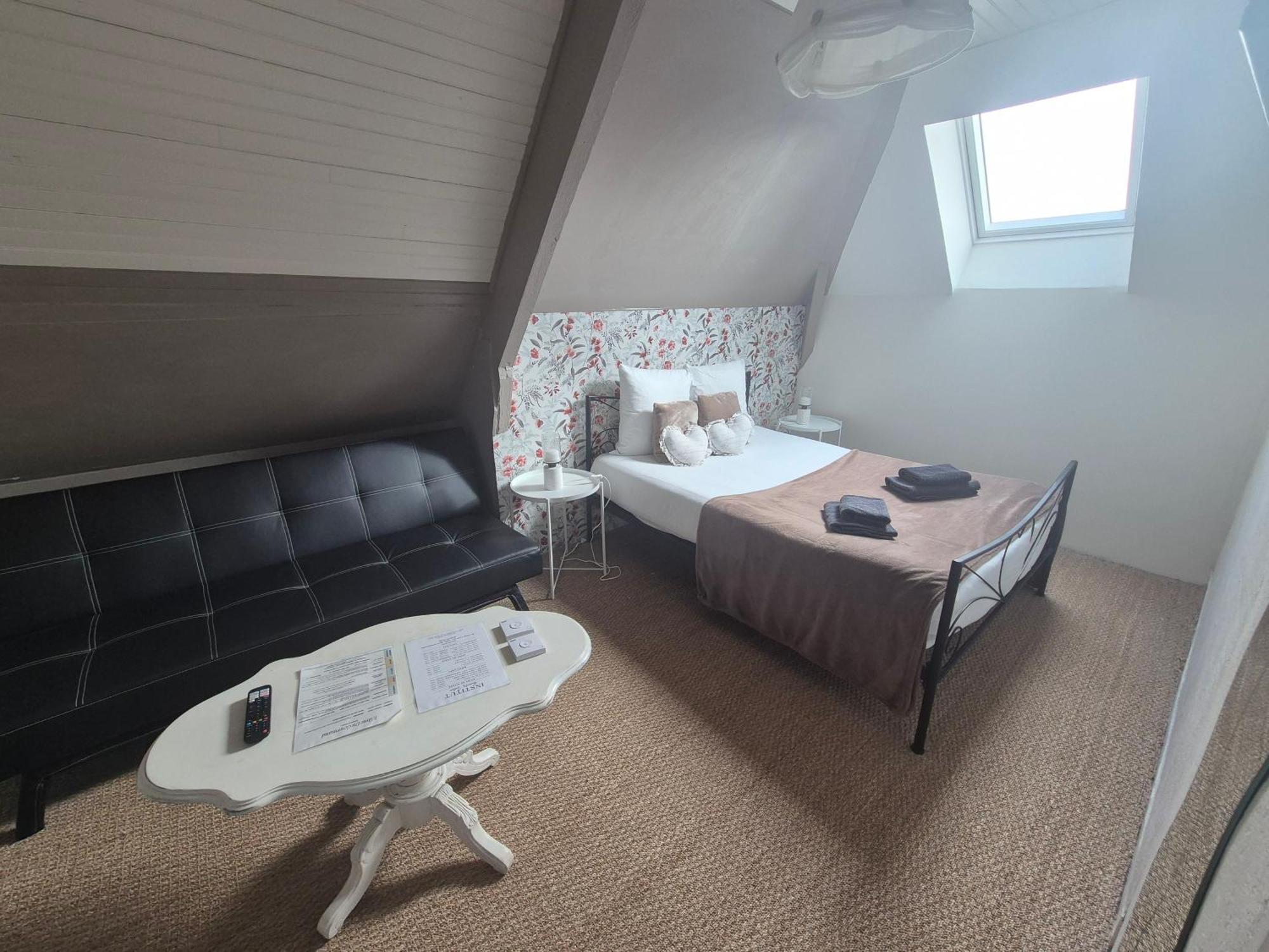 L'Ame Du Gourmand Hotel Pontorson Bagian luar foto