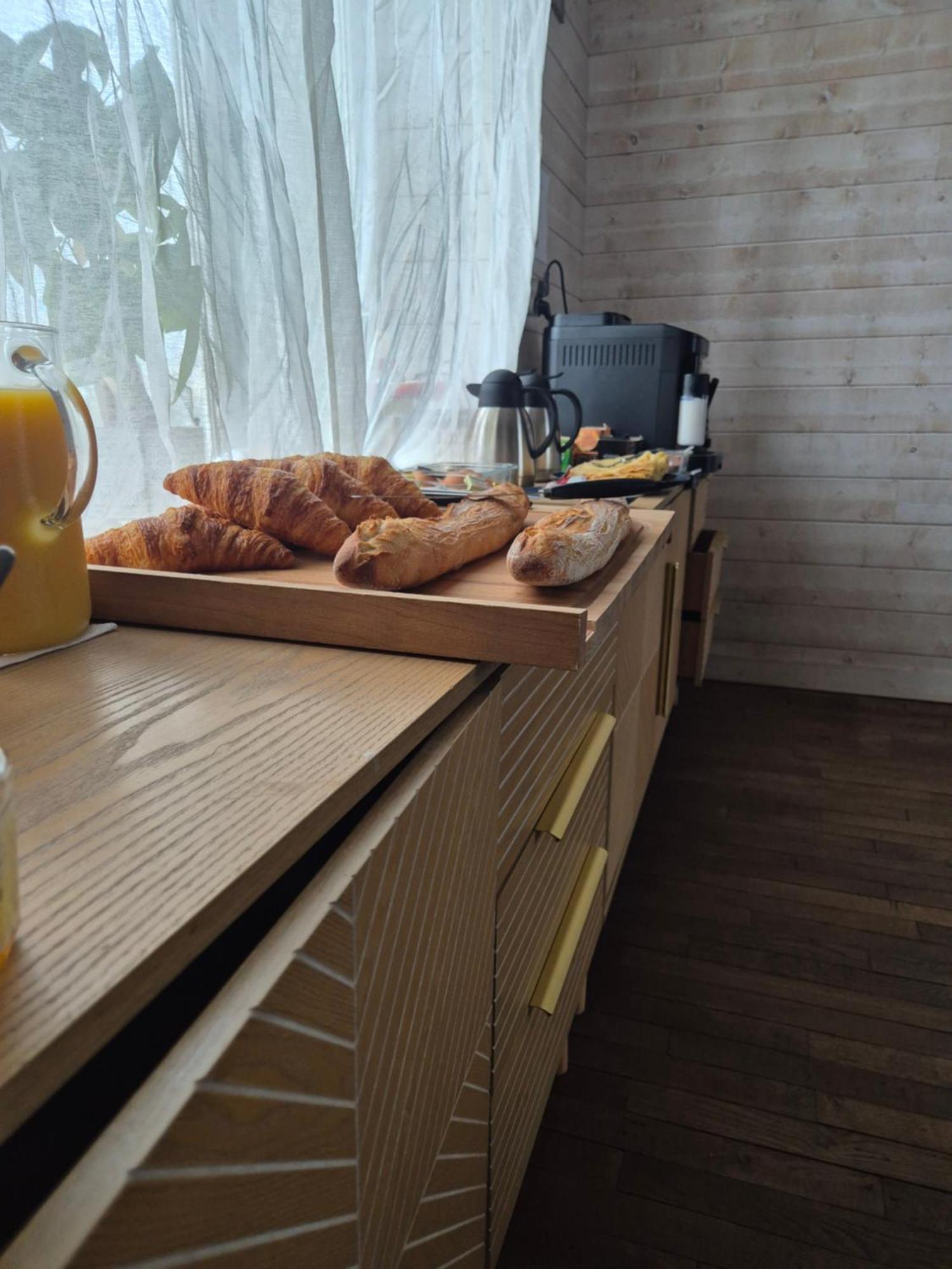 L'Ame Du Gourmand Hotel Pontorson Bagian luar foto